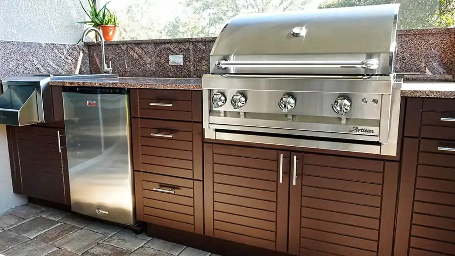 Bridges Construction Outdoor Kitchens